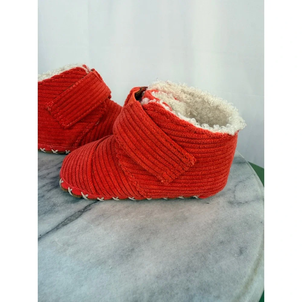 Tiny TOMS Baby Red/Pink Corduroy Faux Fur Lined Crib Booties Size 4 Infant Shoes